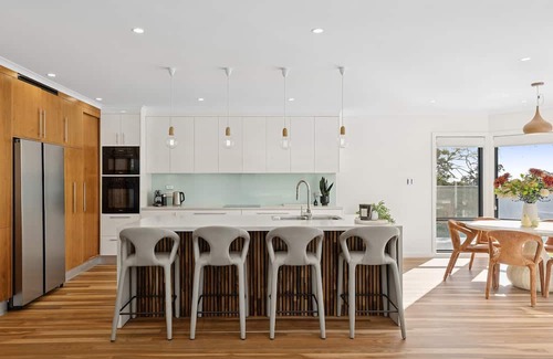 Kariong House | La La Land by Coast Hosting