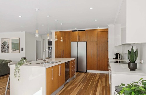 Kariong House | La La Land by Coast Hosting