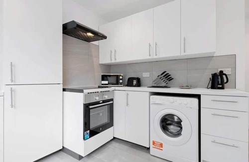 Alfreton House | 3Bed House-Free Parking