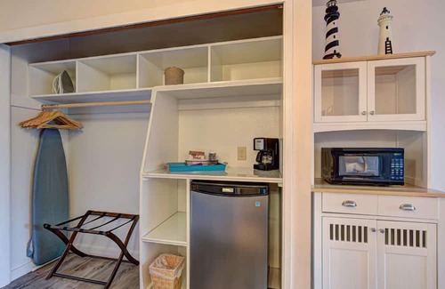 Otter Rock Apartment | Panoramic Oceanview Room w/King Bed + Kitchenette