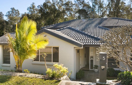 Hyland Park House | A Tranquil Bushland Escape Near the Beach