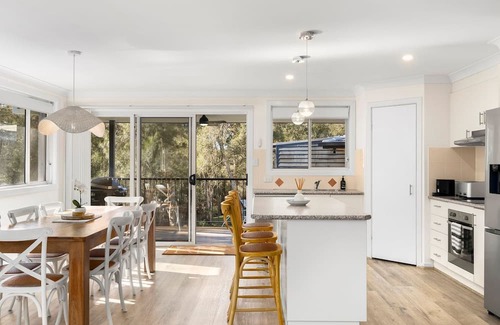 Hyland Park House | A Tranquil Bushland Escape Near the Beach
