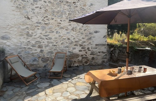Orgeix House | Holiday Home 'Maison De Village' with Private Terrace