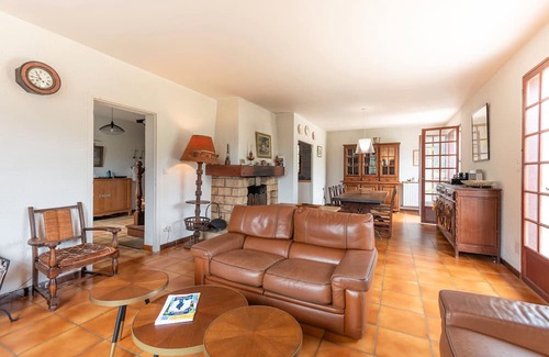 Arthez-d'Asson House | Villa Delb – Mountain View, Private Pool and Wi-Fi