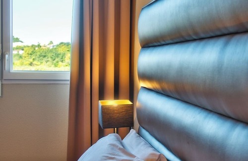 Mouguerre Hotel | A short drive away from Jardin Botanique! Pets Are Welcome! FREE Parking!