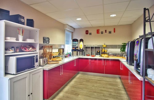 Mouguerre Hotel | Great Locale in Biarritz! Free Parking, Near Remparts de Mousserolles