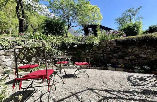 Saint-Pierre-d'Albigny House | At the Foot of the Castle - Parking, WiFi, Garden - Savoie College