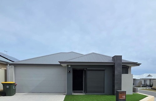 Yanchep House | Sandcastle by the Sea - footsteps to the beach!