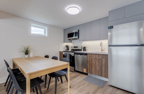 Newtonbrook House | Modern 3-Bedroom Escape + Free Parking