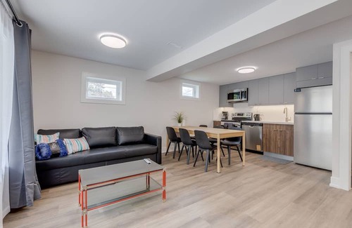 Newtonbrook House | Modern 3-Bedroom Escape + Free Parking