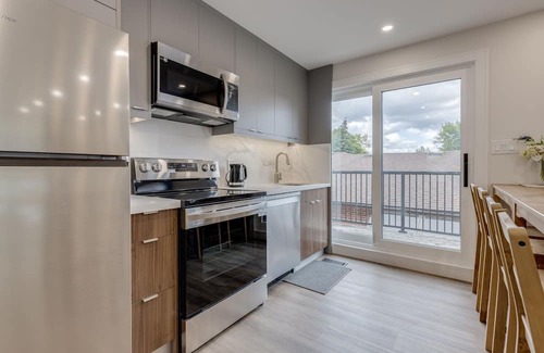 Newtonbrook House | Spacious 3-Bedroom Home + Free Parking