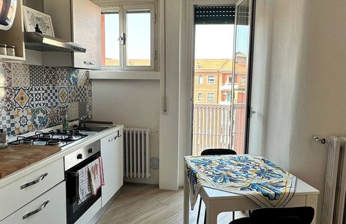 Lorenteggio House | Bright Green Apartment – Segneri M4
