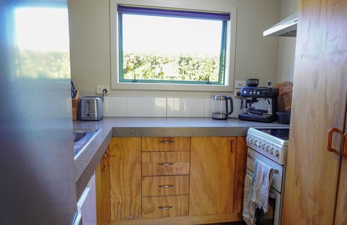 Lake Hawea Cottage | Cosy cottage in lake Hawea