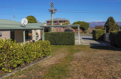 Lake Hawea Cottage | Cosy cottage in lake Hawea