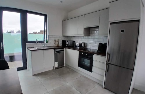Dublin Apartment | Newly Refurbed 2BD W/Wraparound Balcony,5k to City