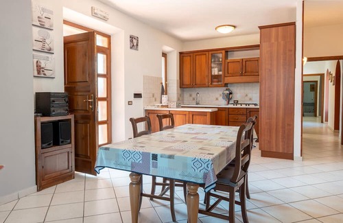 Acquaviva Apartment | Apartment 'Isidora' with Private Garden, Wi-Fi and Air Conditioning