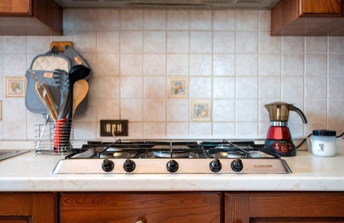 Acquaviva Apartment | Apartment 'Isidora' with Private Garden, Wi-Fi and Air Conditioning