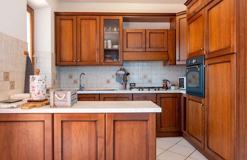 Acquaviva Apartment | Apartment 'Isidora' with Private Garden, Wi-Fi and Air Conditioning