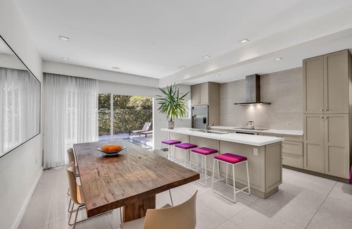 El Portal House | Artist Den Cozy Home with Pool and Parking