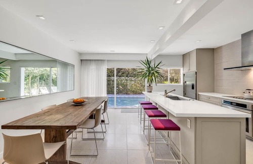El Portal House | Artist Den Cozy Home with Pool and Parking