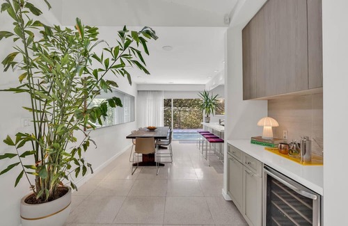 El Portal House | Artist Den Cozy Home with Pool and Parking