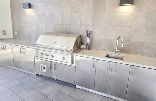 Little Tokyo Hotel | Urban Escape Stylish 1BR Retreat in fabulous Los Angeles