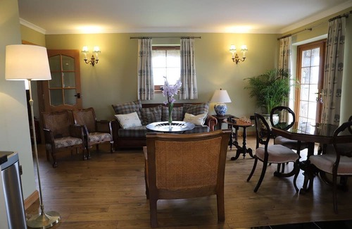Aisgernis Cottage | Thatched Cottage near beach, Luxury Rooms, Fully kitted kitchen, drying room,