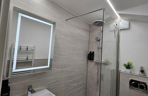 Moers Apartment | Modern Homes - Fully equipped apartment - Balcony - Hotel beds - 4K TV - WiFi