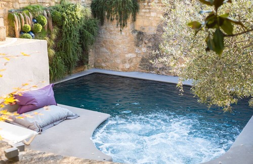 Collias Apartment | Room '14' with shared pool, Wi-Fi and air conditioning