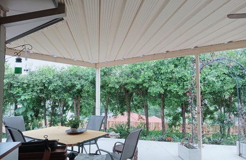 Collingwood Park Villa | 2 cozy single bedrooms, private bathroom, coffee breakfast, near shopping Malls