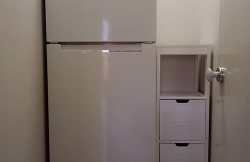 Collingwood Park Villa | 2 cozy single bedrooms, private bathroom, coffee breakfast, near shopping Malls
