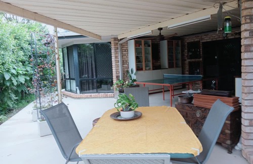 Collingwood Park Villa | 2 cozy single bedrooms, private bathroom, coffee breakfast, near shopping Malls