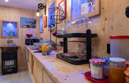 Vassieux-en-Vercors Apartment | Room 'Les Carlines 2' with Mountain View, Shared Terrace and Wi-Fi