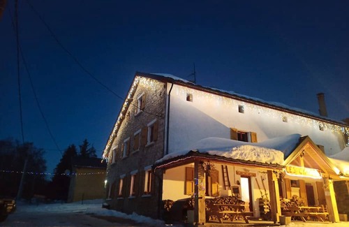 Vassieux-en-Vercors Apartment | Room 'Les Carlines 3' with Mountain View, Shared Terrace and Wi-Fi