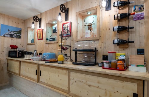 Vassieux-en-Vercors Apartment | Room 'Les Carlines 6' with Mountain View, Shared Terrace and Wi-Fi