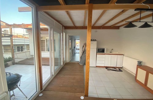 Akcay Apartment | 3-bedroom roof top in charming Akçay with fitness room, AC and pool
