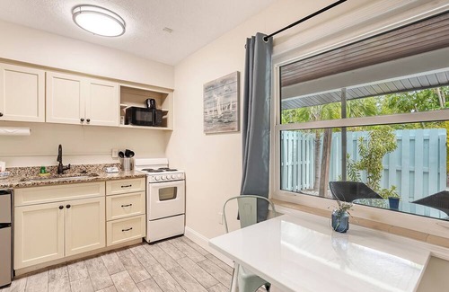 Sarasota Hotel | Siesta Key Palms Hotel - Siesta Suite