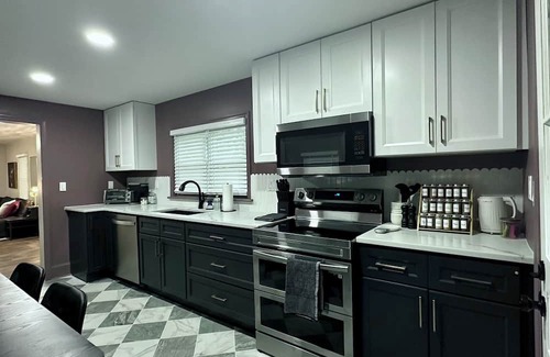 Danville House | The Dragonfly, 3bd/1.5bth, 2.2 miles to Casino