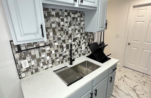 East Shore Apartment | 2BR on New Haven/East Haven Line, Near the Water and Tweed Airport