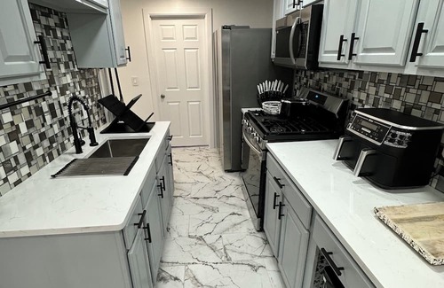 East Shore Apartment | 2BR on New Haven/East Haven Line, Near the Water and Tweed Airport