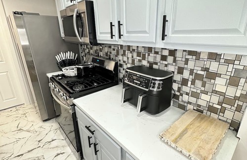 East Shore Apartment | 2BR on New Haven/East Haven Line, Near the Water and Tweed Airport