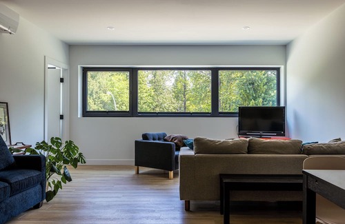 Pemberton House | Cozy One-bedroom suite in Pemberton - 30 mins from Whistler