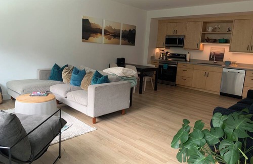 Pemberton House | Cozy One-bedroom suite in Pemberton - 30 mins from Whistler