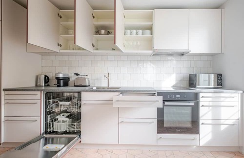 District 8 Apartment | Blueground | Hirslanden, view, nr Zürich Zoo