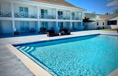 Farmer's Hill Resort | Double Queen Suite at Exuma Palms Resort - Conch