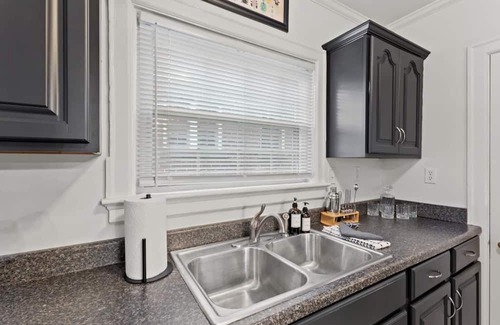 Chevy Chase House | This house is a 2 bedroom(s), 1 bathrooms, located in Lexington, KY.