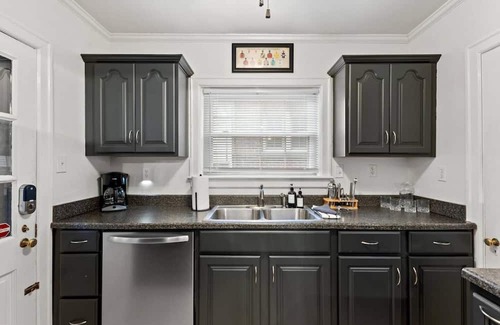 Chevy Chase House | This house is a 2 bedroom(s), 1 bathrooms, located in Lexington, KY.