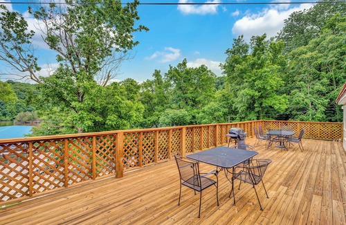 Smithville Cabin | Lake Front Lodge With a Pool and Bar & Grill