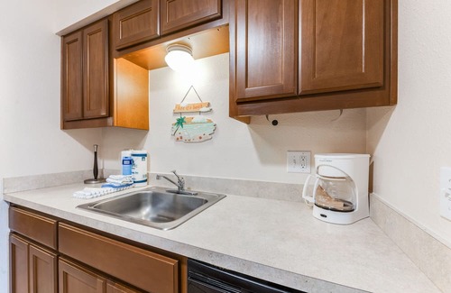 Port Aransas Condo | Roomy 1 BDRM Large Pool w/a Private Courtyard and a 5 Min Walk to the Beach