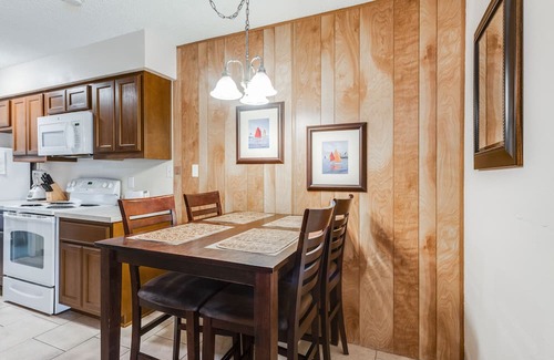 Port Aransas Condo | Roomy 1 BDRM Large Pool w/a Private Courtyard and a 5 Min Walk to the Beach